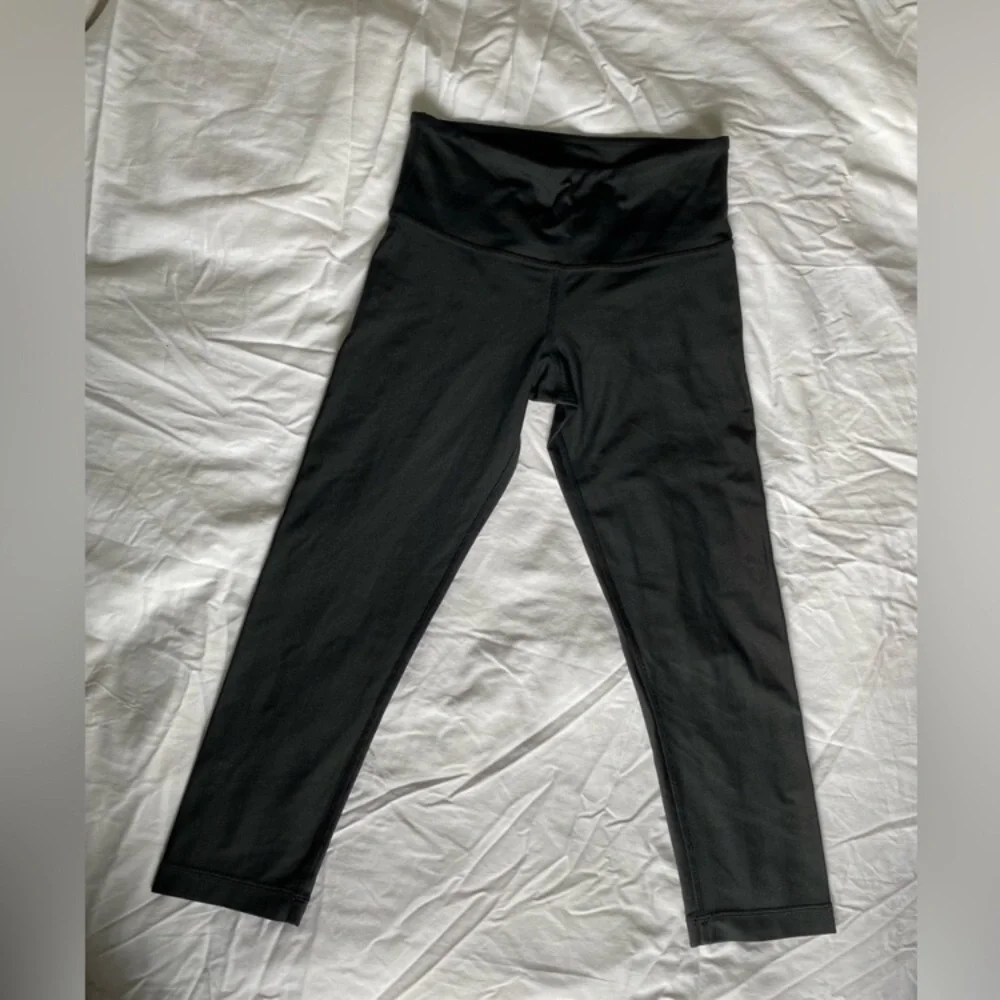 Lululemmon Capri tights - Picture 3 of 5